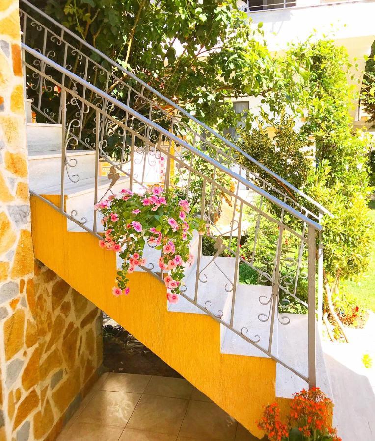 Vila Aliaj Luxury Apartment With 2 Rooms With Private Wonderful Terrace دراس المظهر الخارجي الصورة