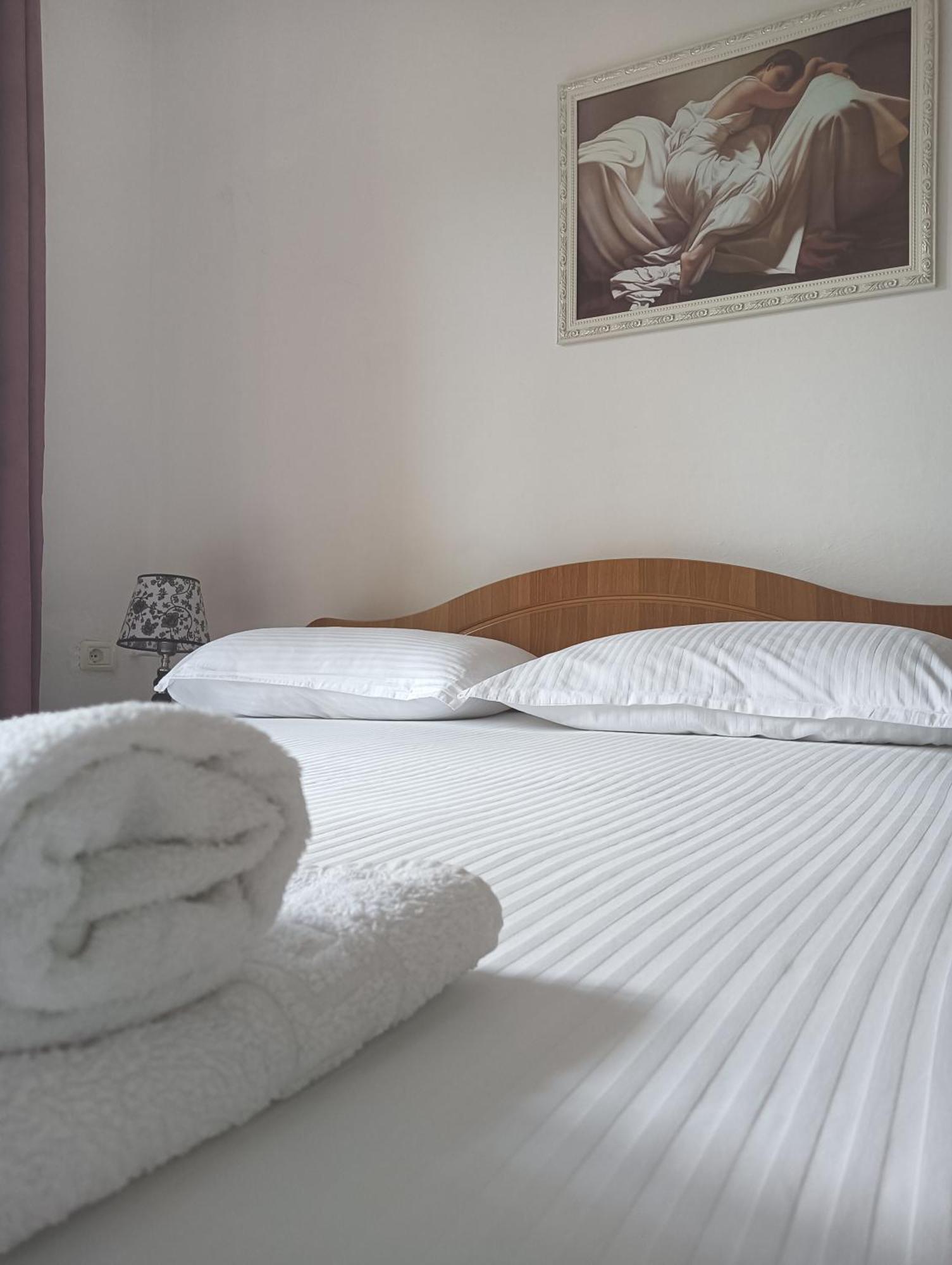 Vila Aliaj Luxury Apartment With 2 Rooms With Private Wonderful Terrace دراس المظهر الخارجي الصورة