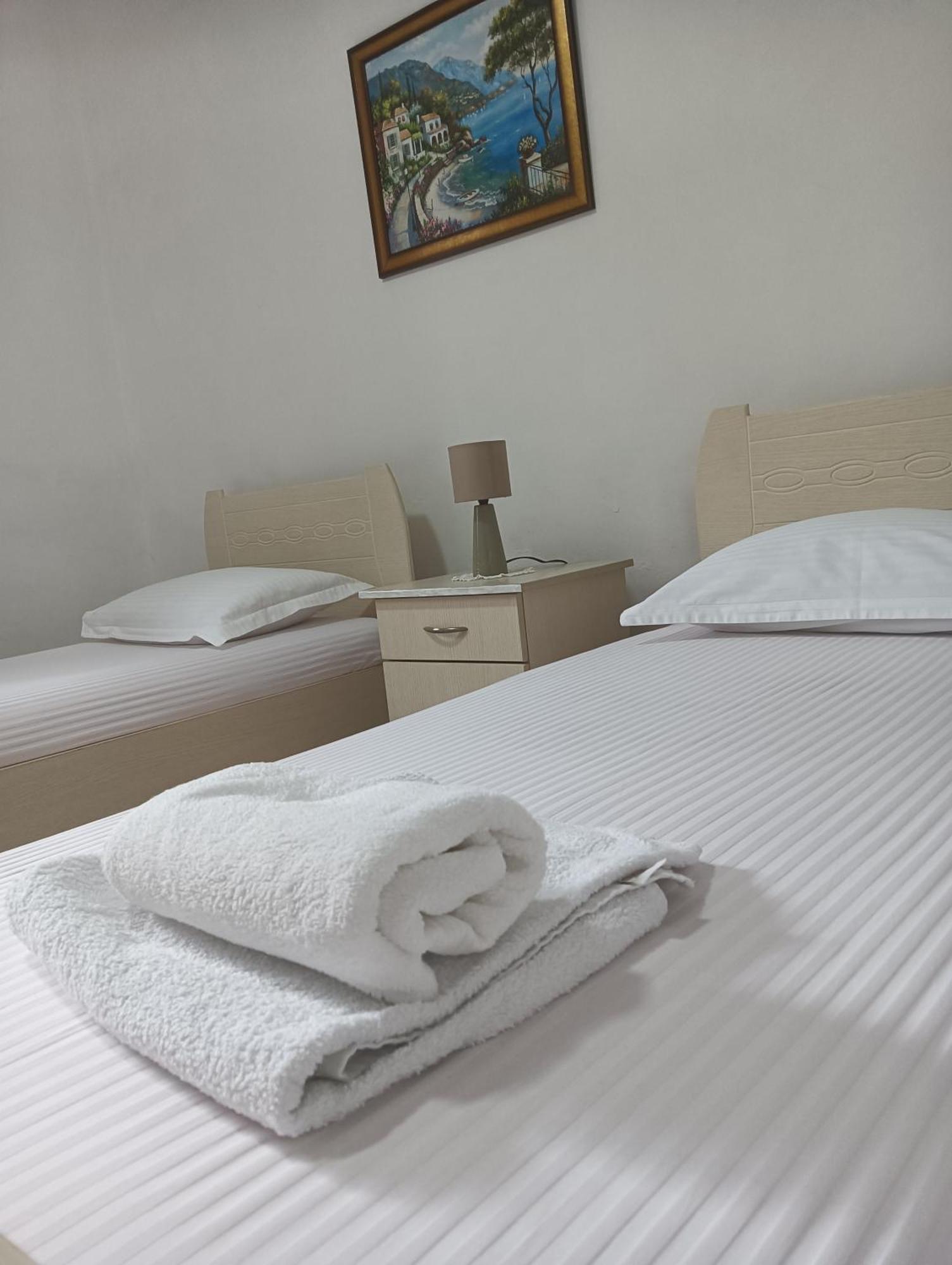 Vila Aliaj Luxury Apartment With 2 Rooms With Private Wonderful Terrace دراس المظهر الخارجي الصورة