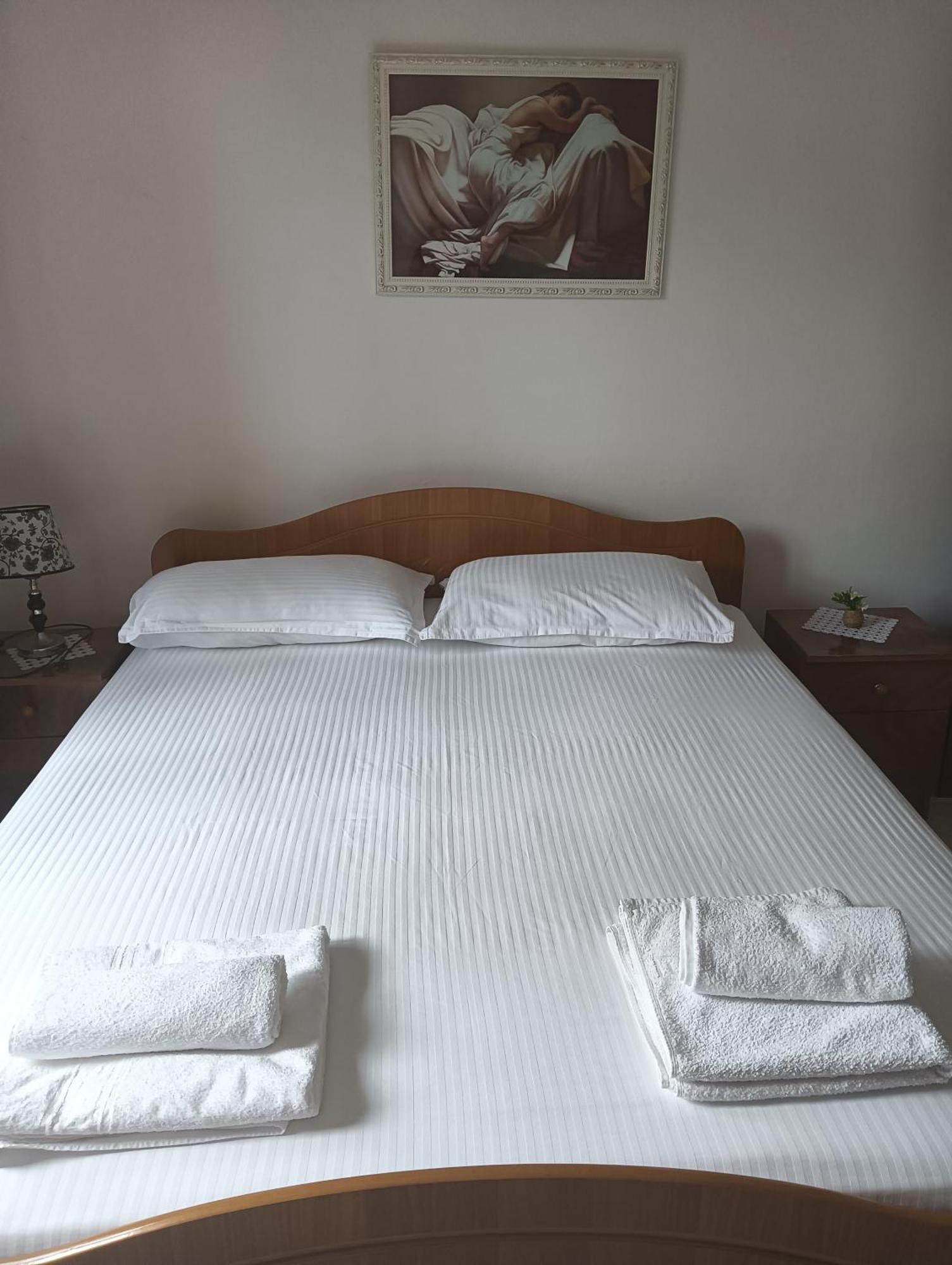 Vila Aliaj Luxury Apartment With 2 Rooms With Private Wonderful Terrace دراس المظهر الخارجي الصورة