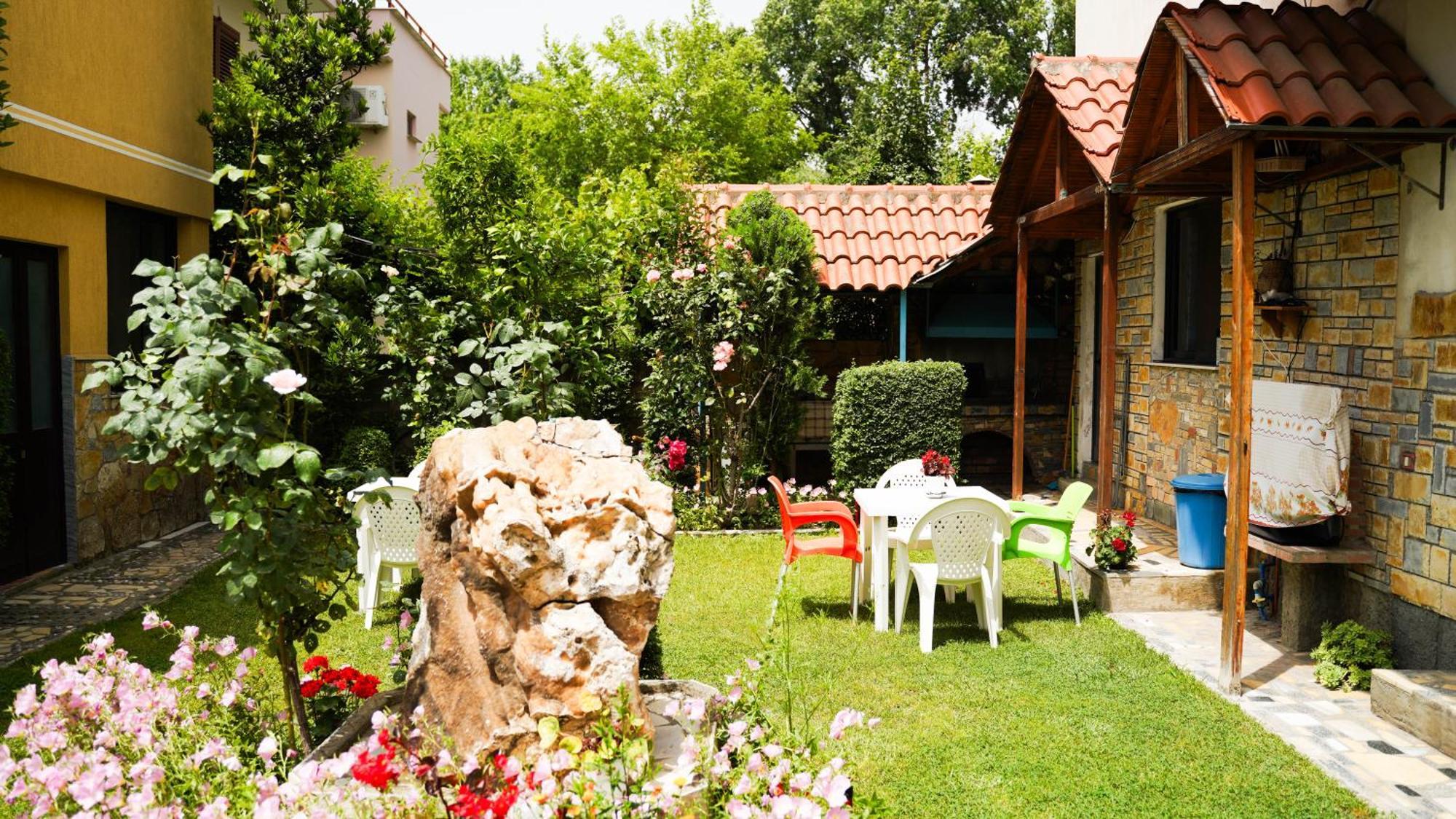Vila Aliaj Luxury Apartment With 2 Rooms With Private Wonderful Terrace دراس المظهر الخارجي الصورة